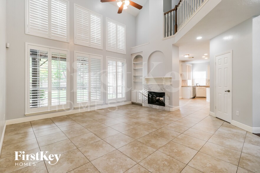 Building Photo - 2407 Spanish Oak Hill Ct