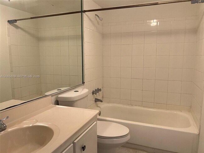 Building Photo - 16215 NE 18th Ct