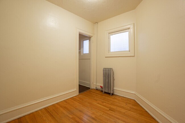 Building Photo - Comstock