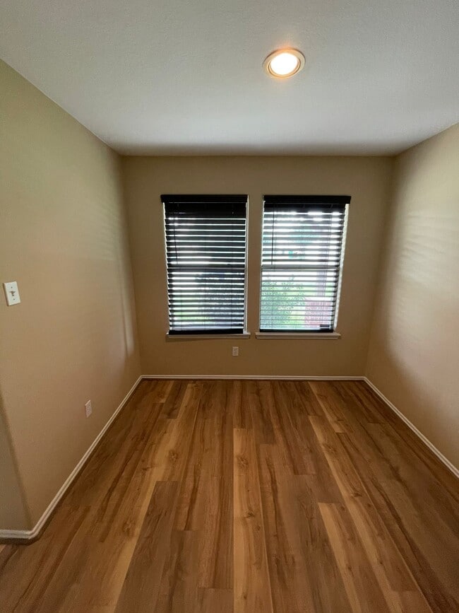 Building Photo - 8714 Sunset Pond Dr