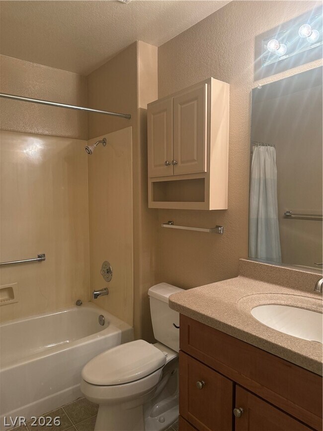 Building Photo - 2425 Showcase Dr