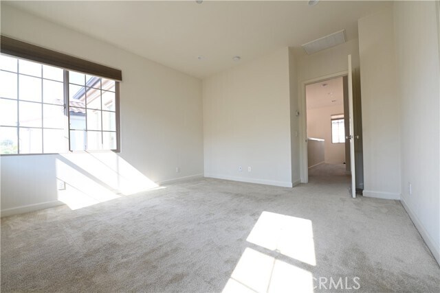 Building Photo - 105 Holly Springs