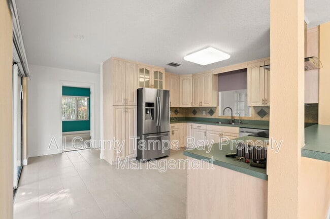 Building Photo - 2725 N Myrtle Ave