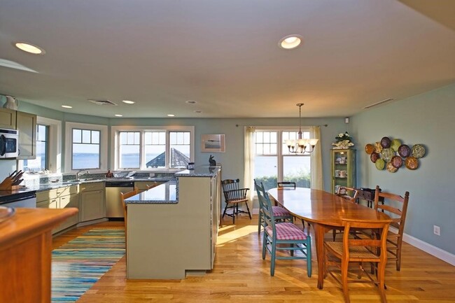 Building Photo - 73 Bayside Ave