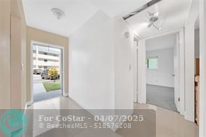 Building Photo - 7897 Golf Cir Dr