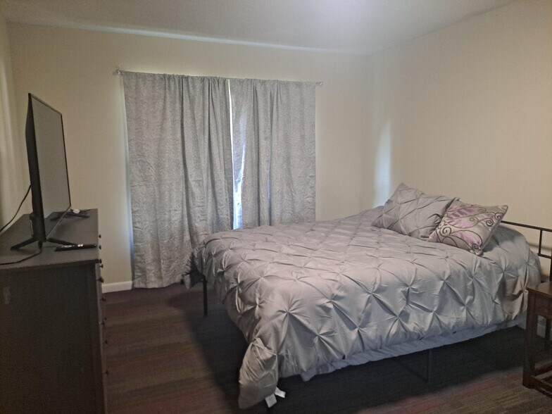 Building Photo - 811 Granite Rd