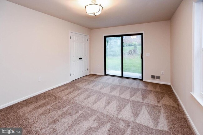 Building Photo - 1423 Albert Dr