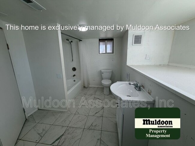 Building Photo - 705 E Platte Ave