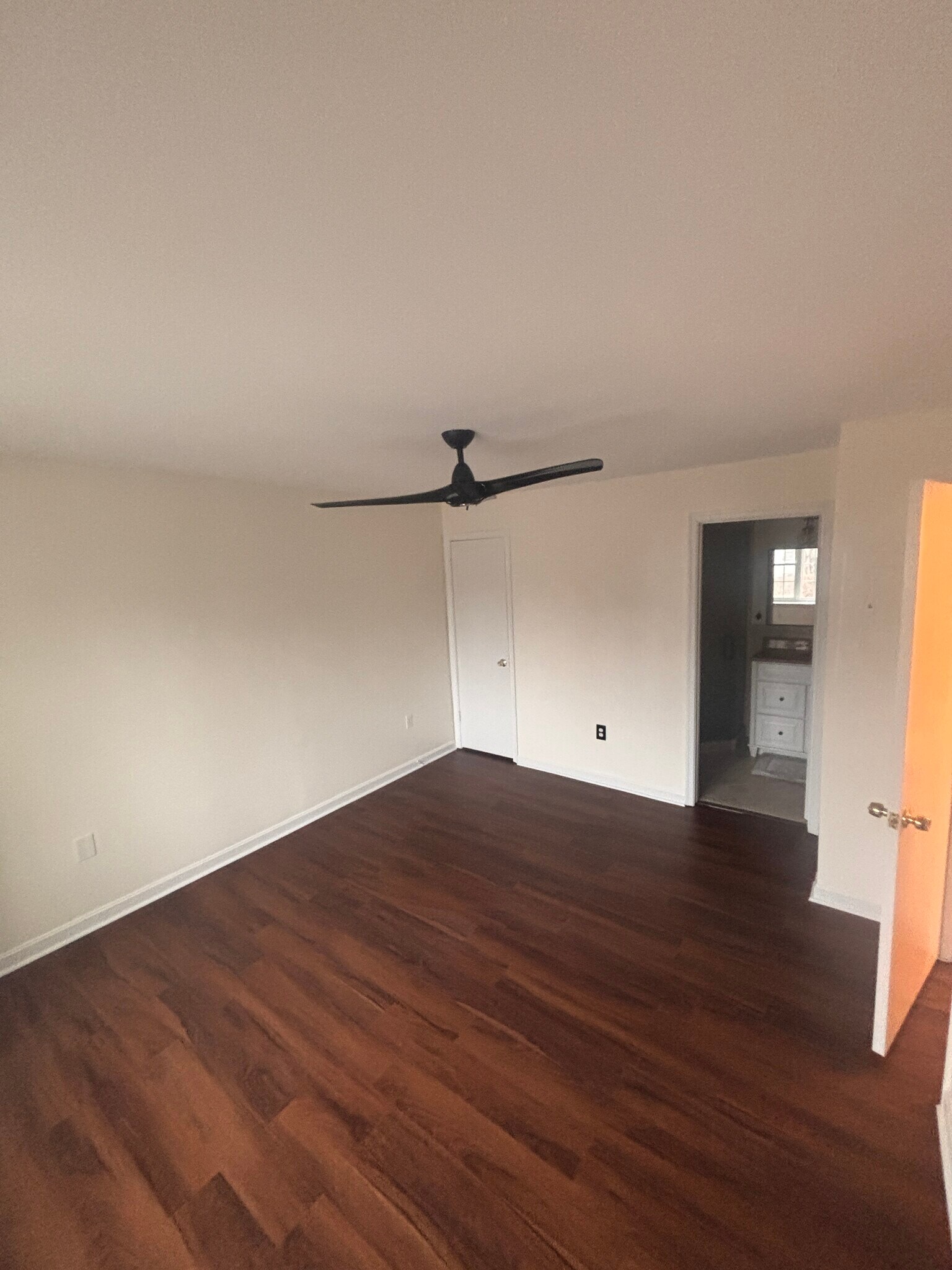 Building Photo - 6911 Victoria Dr