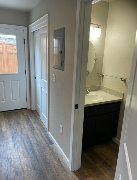 Beautiful half bath on main floor - 1005 Prospect St