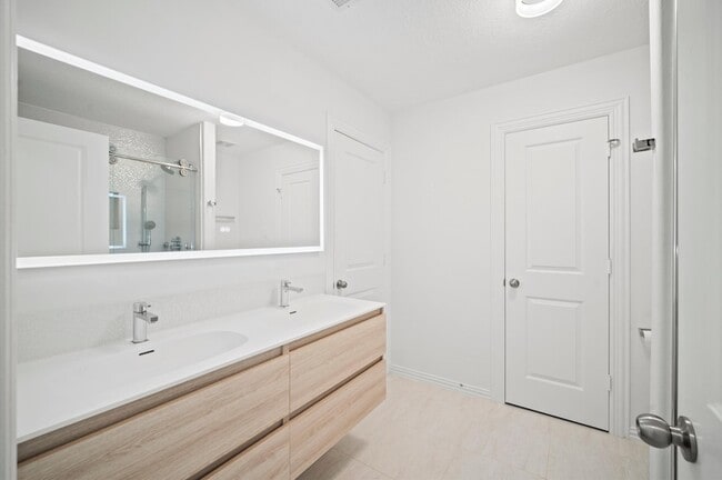 Building Photo - 2206 Summer Blossom Ln