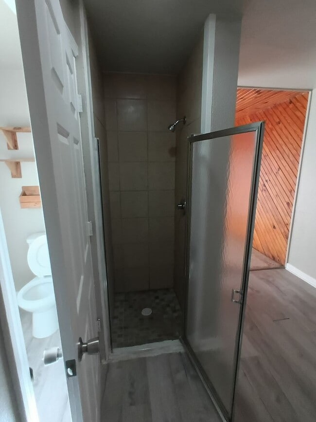 Building Photo - Lots of Space!