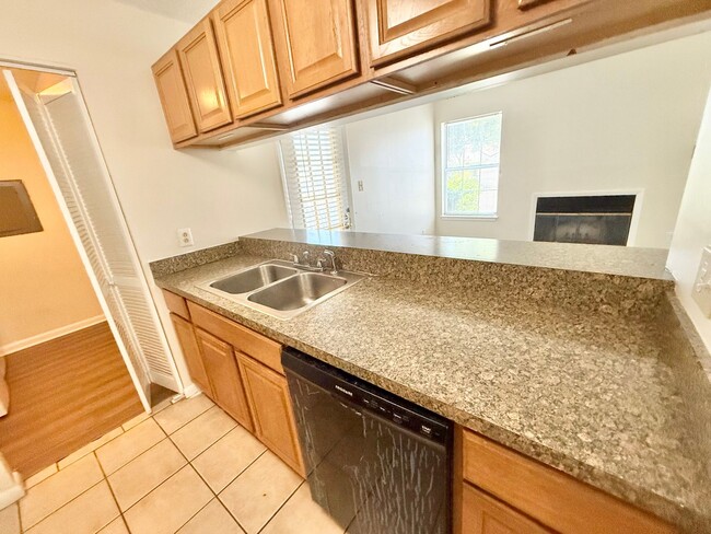 Building Photo - HURRY!!!***2 BED Condo/Downstairs unit/ W,S&T INCLUDED!!