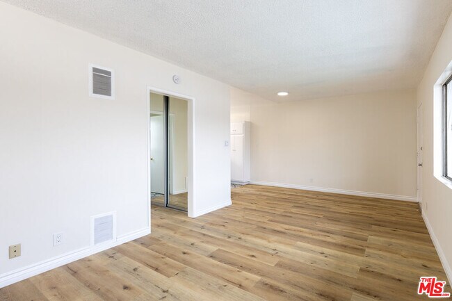 Building Photo - 1295 Federal Ave