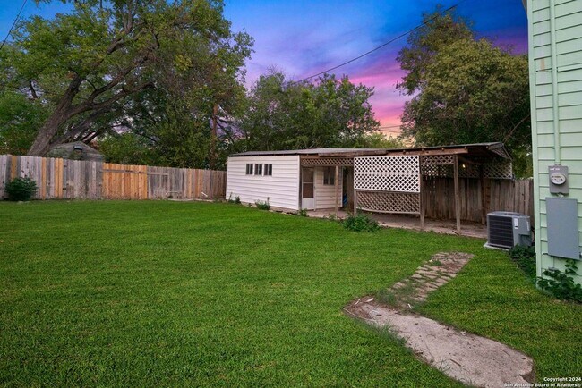 Building Photo - 333 Haggin St