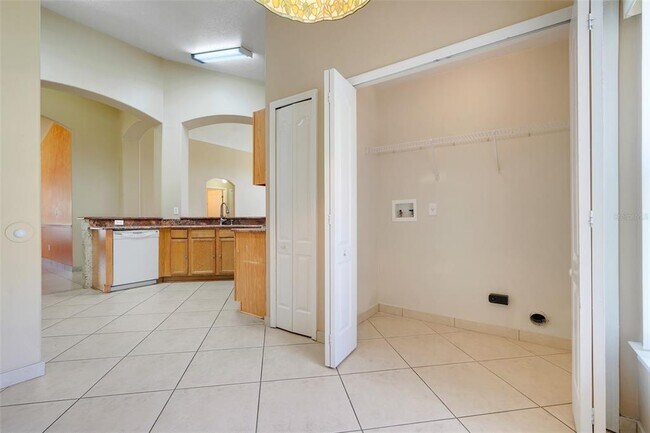 Building Photo - 7720 Hidden Cypress Dr