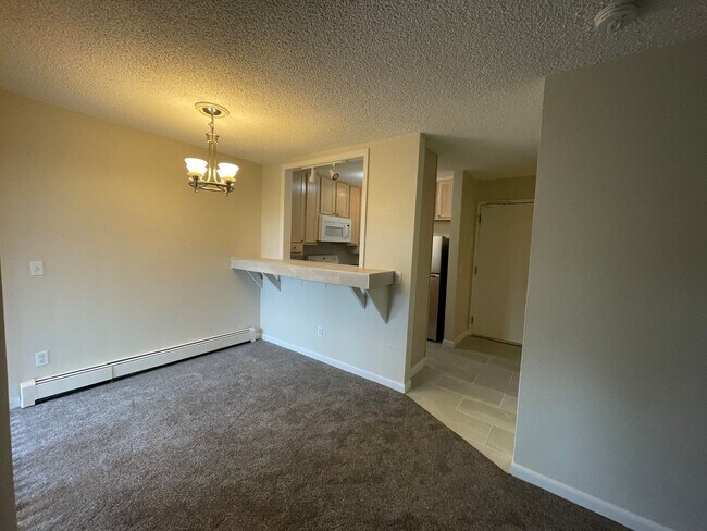 Building Photo - Cozy 2B/1.5B Quiet Boulder Unit - 1ST MONTH FREE