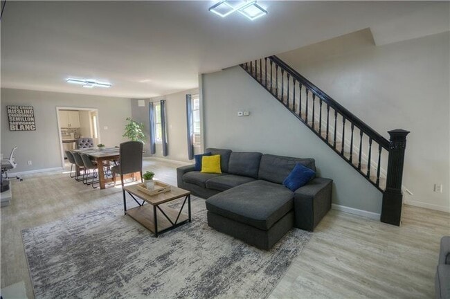 Building Photo - 522 Suffolk St