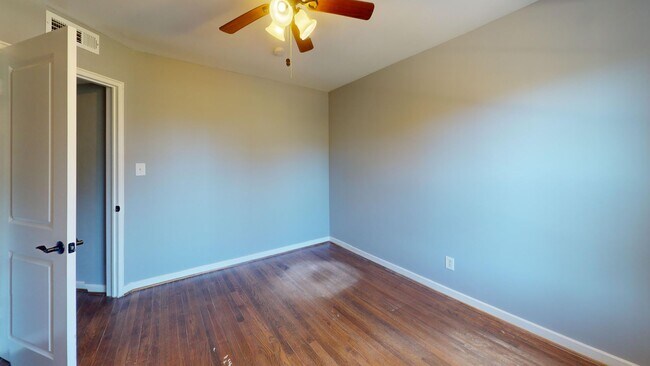 Building Photo - Newly Updated Silver Spring Three Bedroom ...