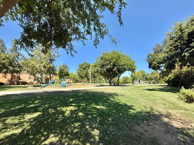 Building Photo - Furnished!! - One story gem in North Davis