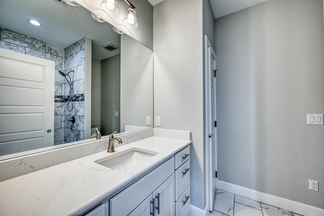 Building Photo - 1915 Willow