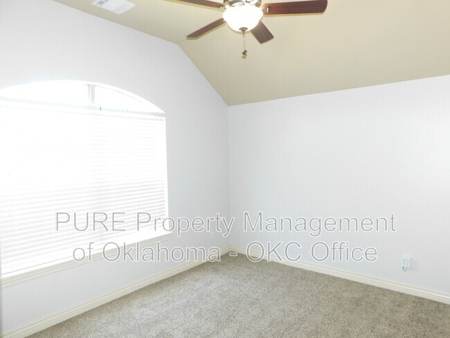 Building Photo - 1100 Kelsi Dr