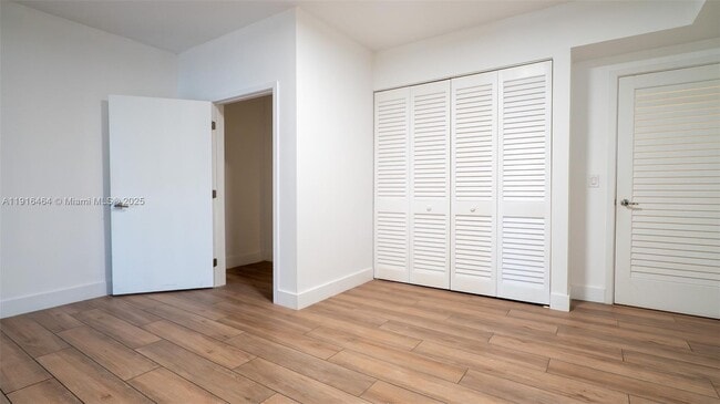 Building Photo - 1010 Brickell Ave