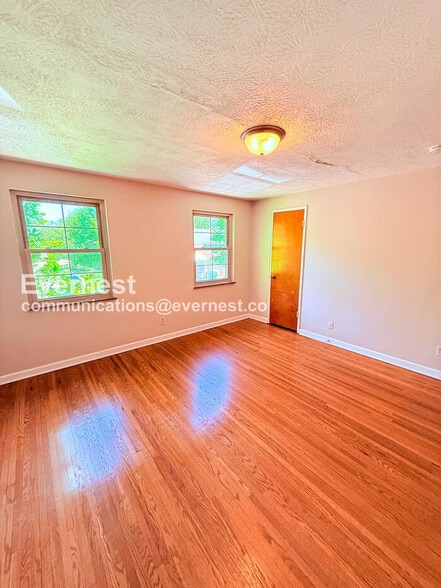 Building Photo - 1789 Kings Ct