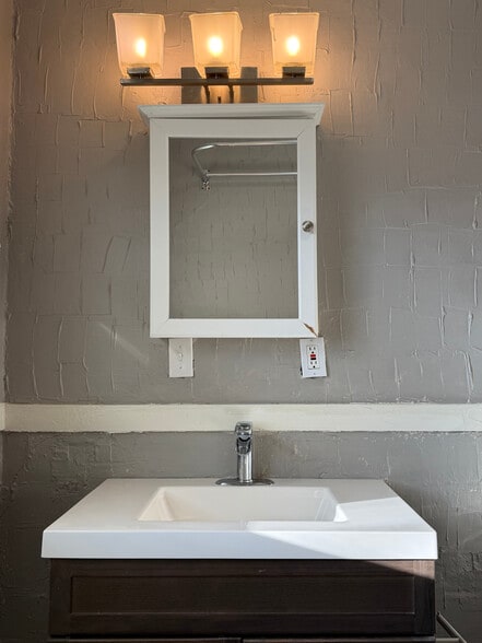 Building Photo - 3836 Wyandotte St