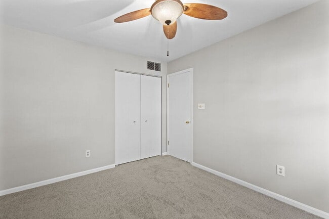 Building Photo - 7 Wood Oak Ct