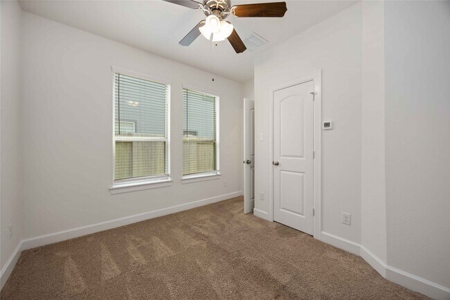 Building Photo - 4012 Centre Valley Ln