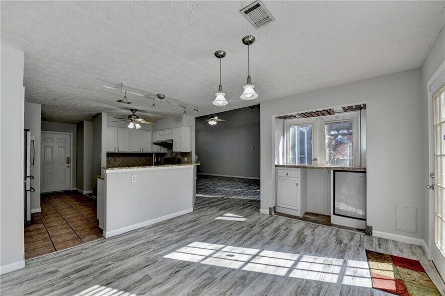 Building Photo - 1112 Ashbury Dr