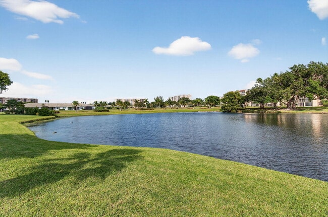 Building Photo - 26 Abbey Ln