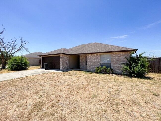 Building Photo - 3307 Southhill Dr