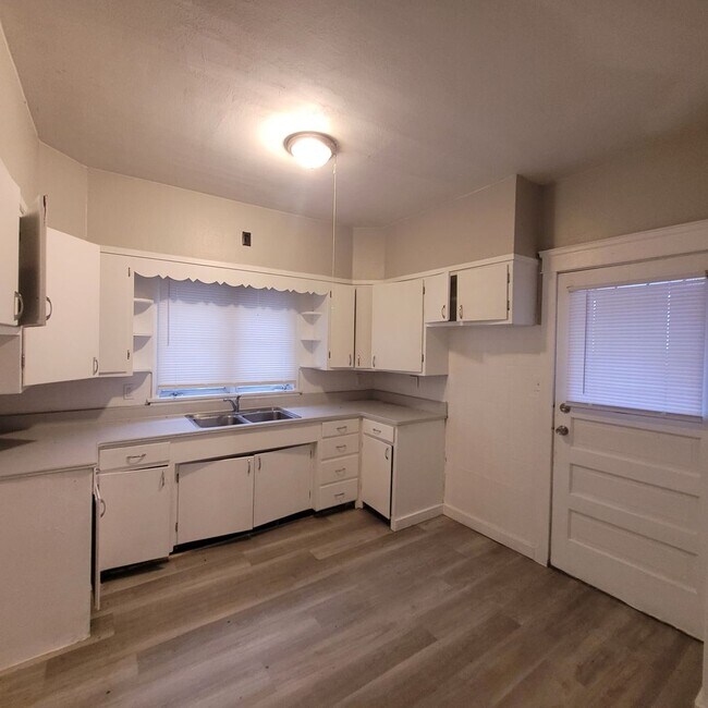 Building Photo - 2029 W99th Street