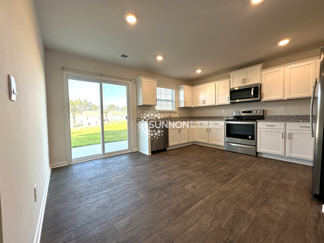 Building Photo - 4 Bedroom 2.5 Bathroom in Dallas NC