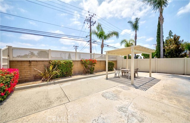 Building Photo - 5481 Villa Way