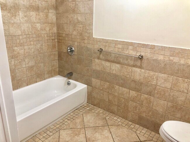 Building Photo - 347 7th St