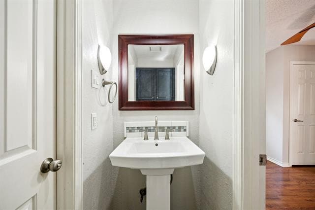 Building Photo - 18111 Whispering Gables Ln