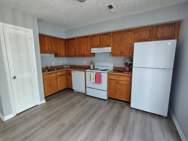 Building Photo - 30 Fonda Dr