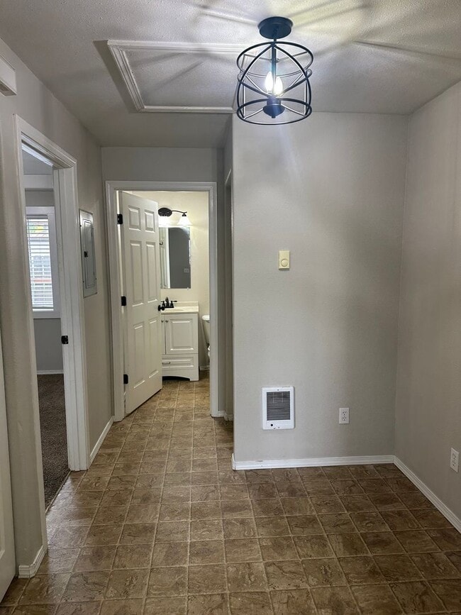 Building Photo - Adorable 1 bedroom 1 bathroom home in Spri...