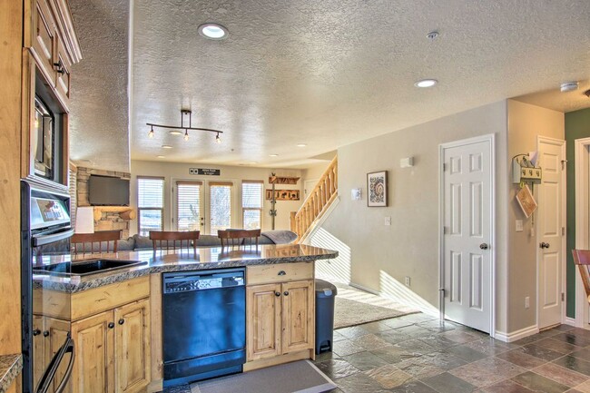 Building Photo - 3524 N Fox Run Dr
