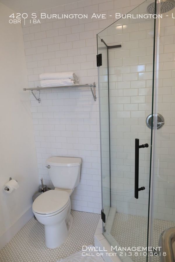 Building Photo - Beautiful Studio Apartment with Kitchenette