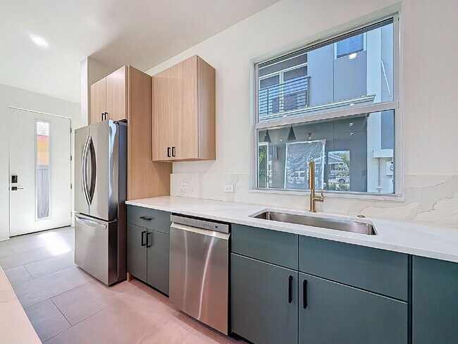 Building Photo - 334 14th St N