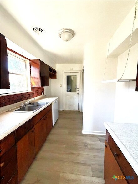 Building Photo - 1102 S Ann Blvd