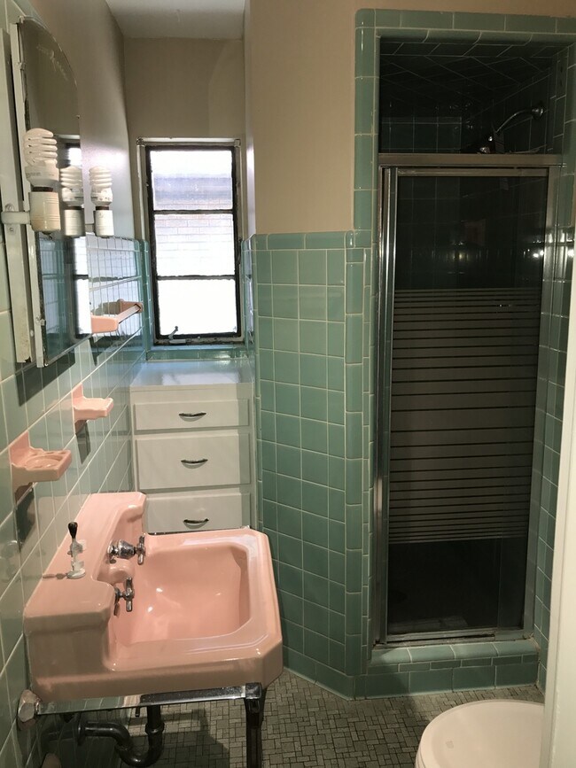 Building Photo - 3 bed home in historic area for rent near the Paseo district, on Hudson between NW 23rd and NW 36th.