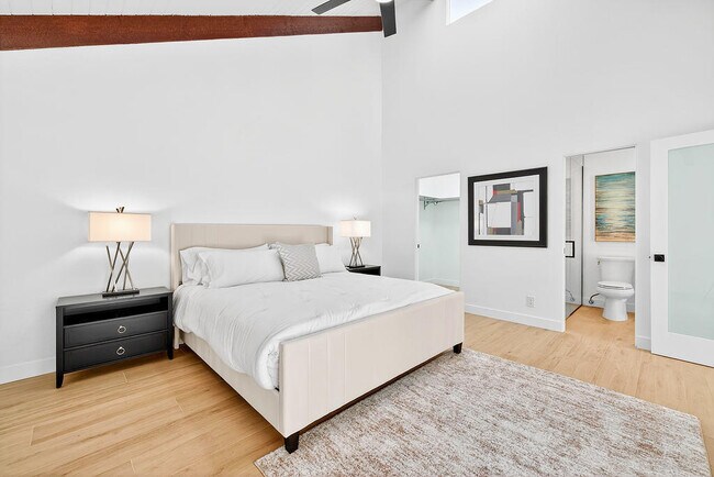 Building Photo - 352 Forest Hills Dr