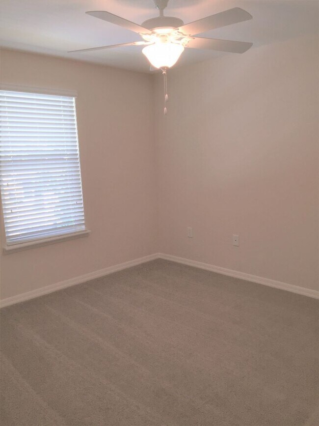 Building Photo - 1012 Dossey Oaks Lane Lakeland FL 33811