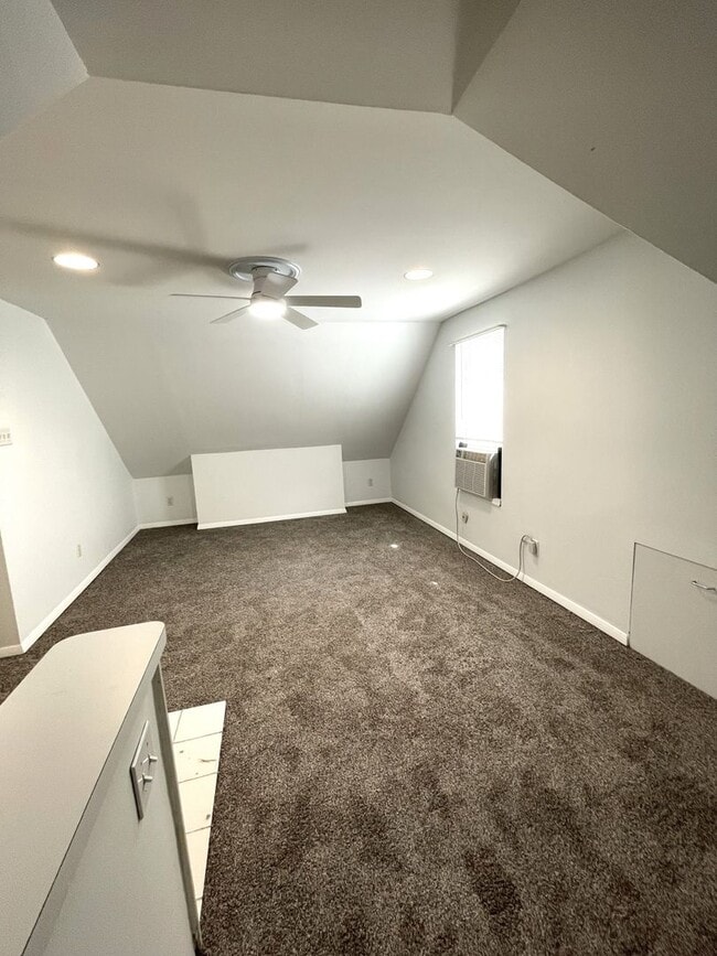 Building Photo - $1975 FOR RENT - SINGLE UPDATED FAMILY HOU...