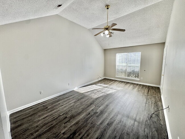 Building Photo - 5528 Ginners Dr